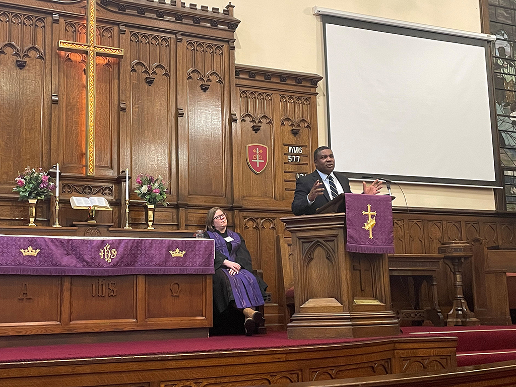 Pastor Kofi speaks at the Community Lenten Service at Stroudsburg UMC