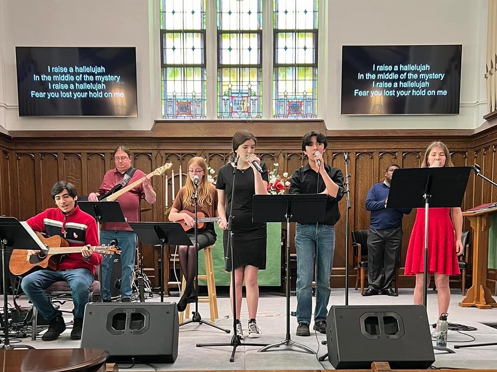 ESUMC Youth Praise Band Leads Worship